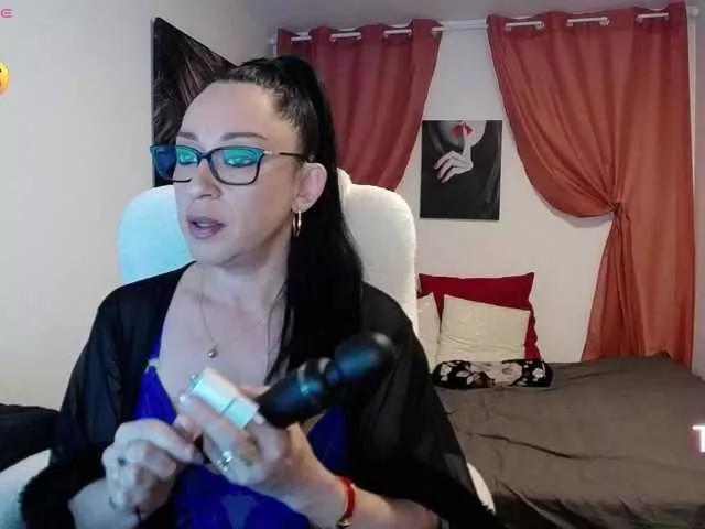 anaiza from BongaCams