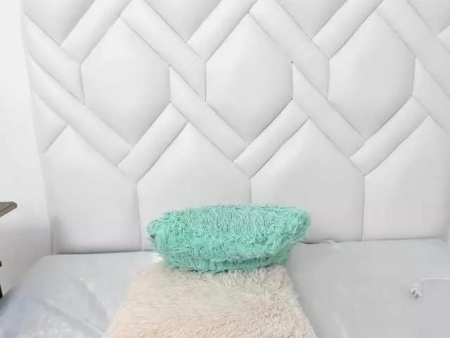 Analiaa18 from BongaCams