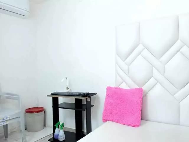 Analiaa18 from BongaCams