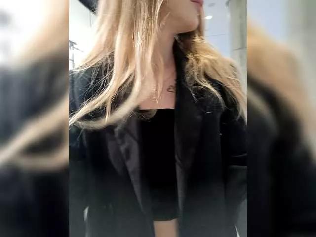AnyaSweet18 from BongaCams