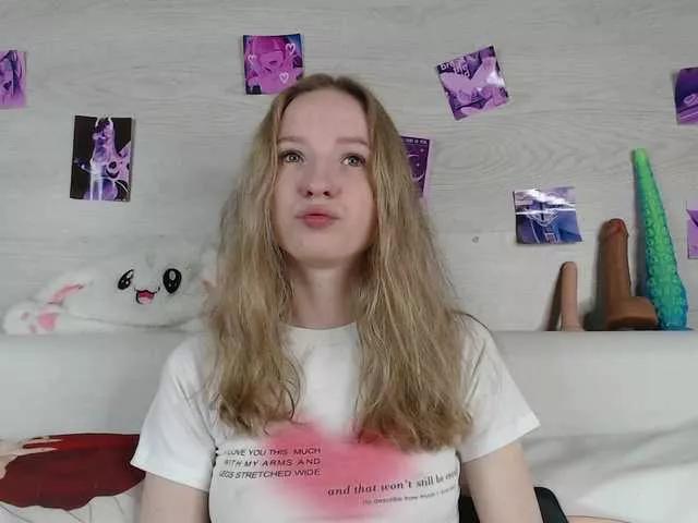 b4by-Emilia from BongaCams