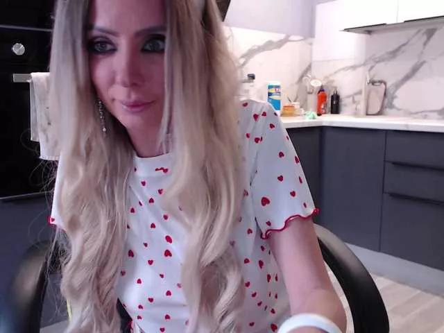 blondalina from BongaCams is Freechat