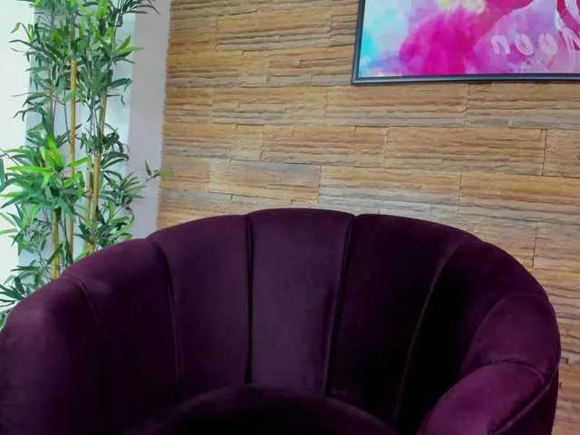 Cupcake-Izzy from BongaCams