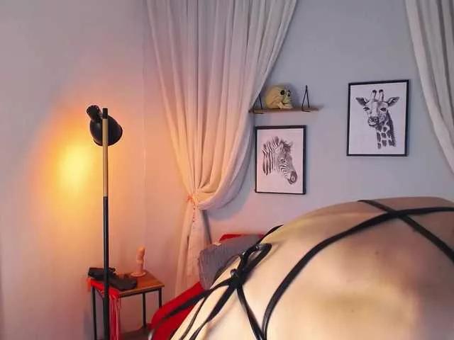 DakariaHills from BongaCams