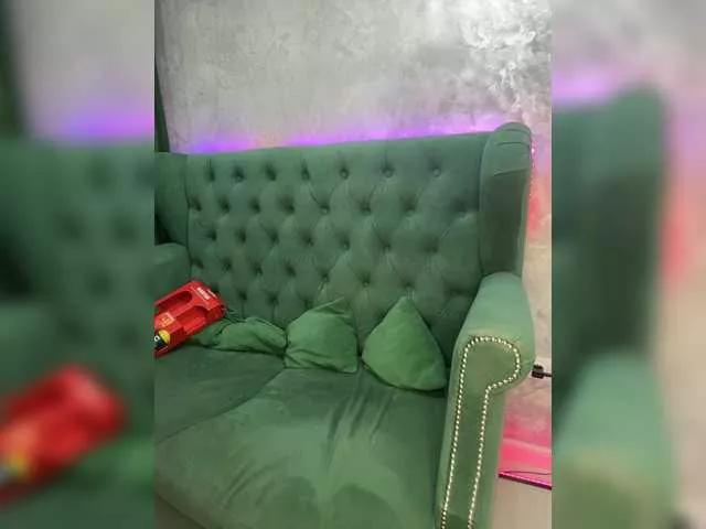 DarinaUK from BongaCams