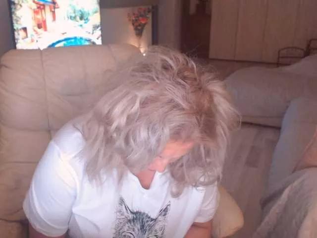 DivineBlond from BongaCams