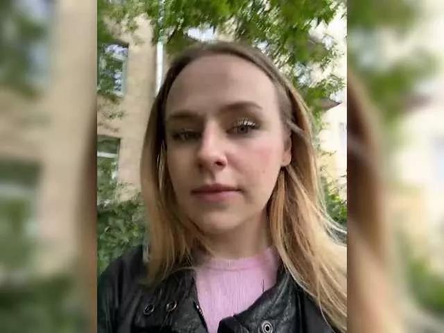 Elegantbabe from BongaCams