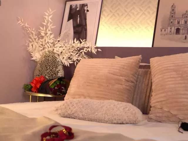 ElleDiane from BongaCams