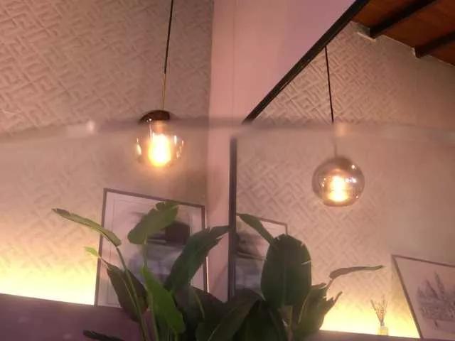 ElleDiane from BongaCams