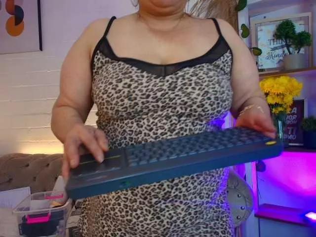 EllenaBoobs from BongaCams