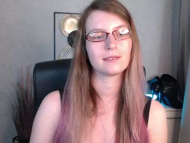 EmmaHeart from BongaCams