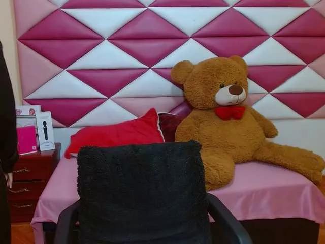 emmajonzlx from BongaCams