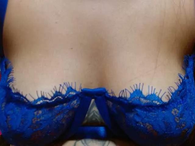 emmajonzlx from BongaCams