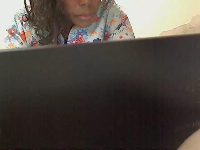 EMYYLI2 from BongaCams