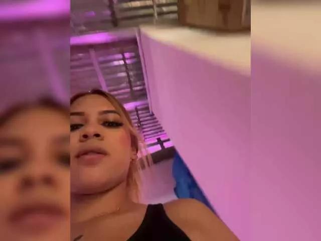 Evellyyn from BongaCams