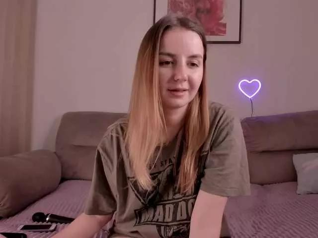 FluffyHat from BongaCams