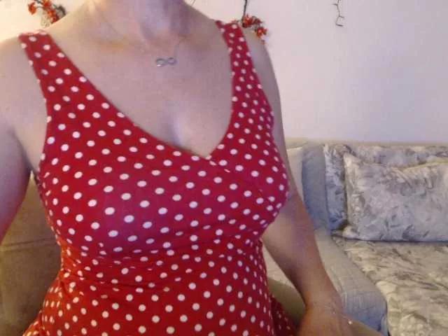 goodSnowQueen from BongaCams