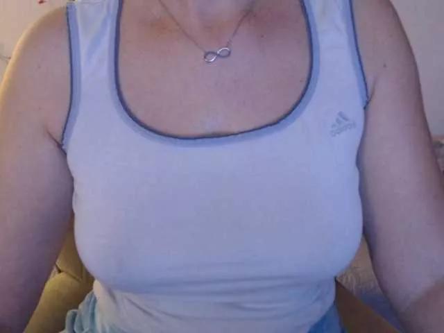 goodSnowQueen from BongaCams