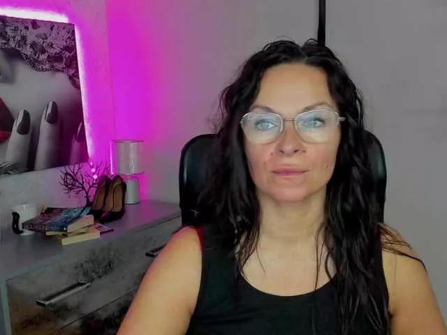 HelenSHOW1 from BongaCams