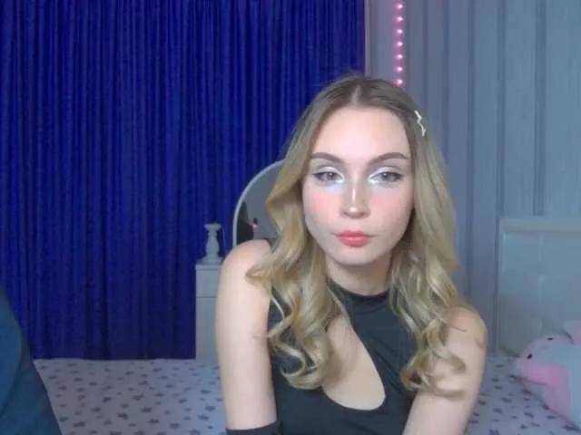 HollyJoys from BongaCams
