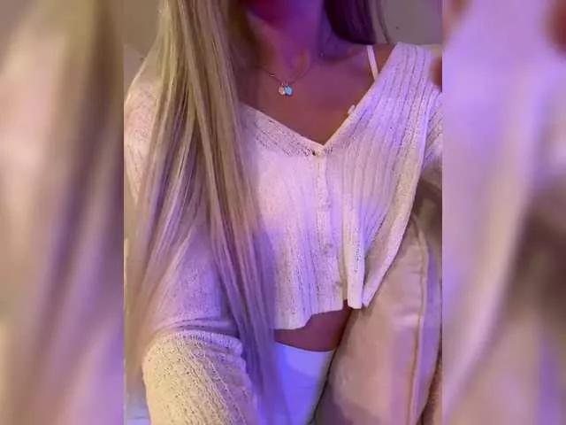 HollyPolly111 from BongaCams