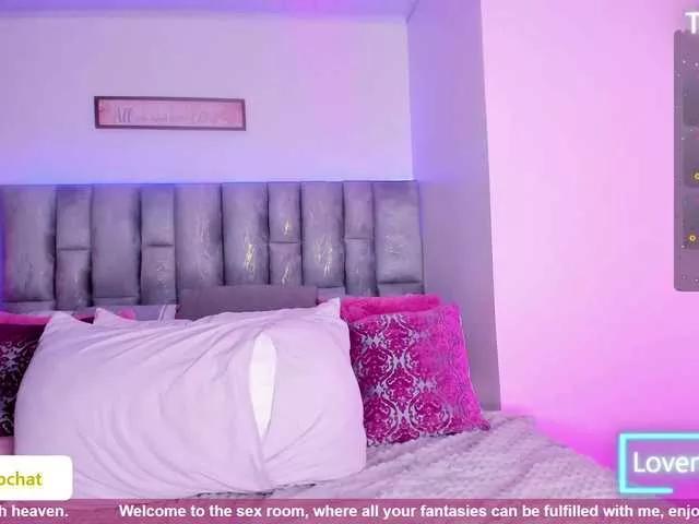 HollyTegan from BongaCams