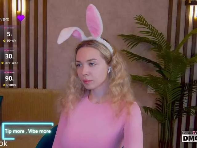 Hollywww from BongaCams