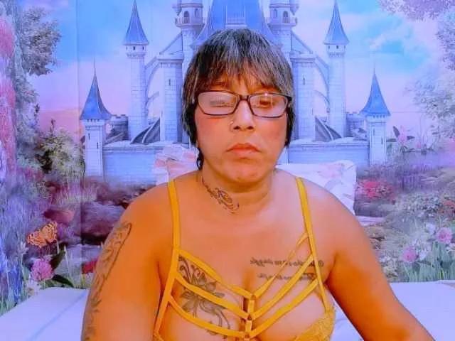 indianroxy from BongaCams