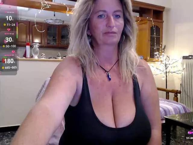 JennaDeluxe from BongaCams