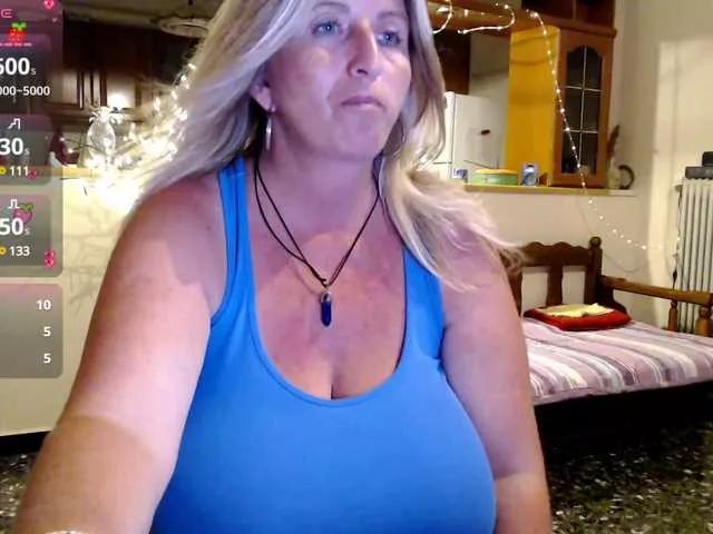 JennaDeluxe from BongaCams