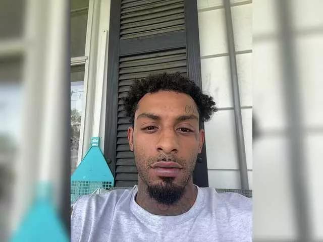 Lilbucket908 from BongaCams