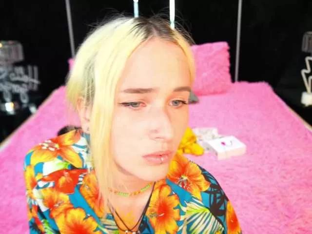LilElfie from BongaCams