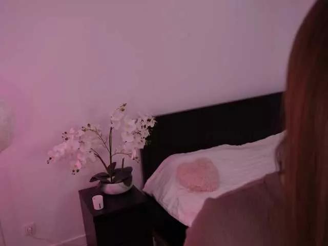 LilyColins from BongaCams