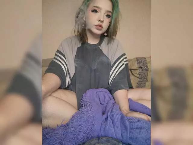 LittleDelora from BongaCams