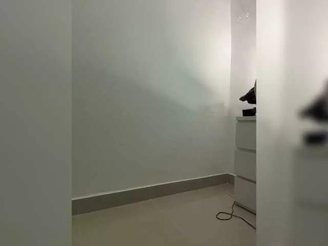 LittleDelora from BongaCams