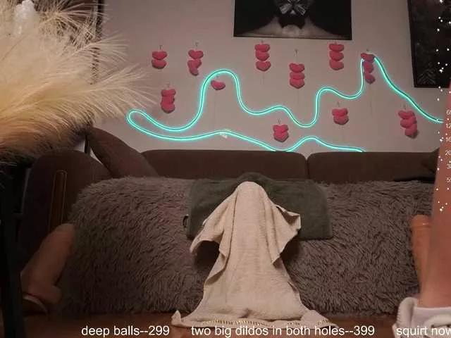 Lolypop19 from BongaCams