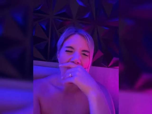 LYLAtop from BongaCams