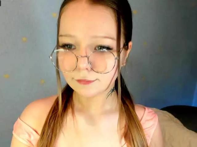 MelMooon from BongaCams