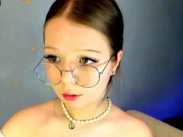 MelMooon from BongaCams