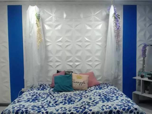 misshoney1 from BongaCams