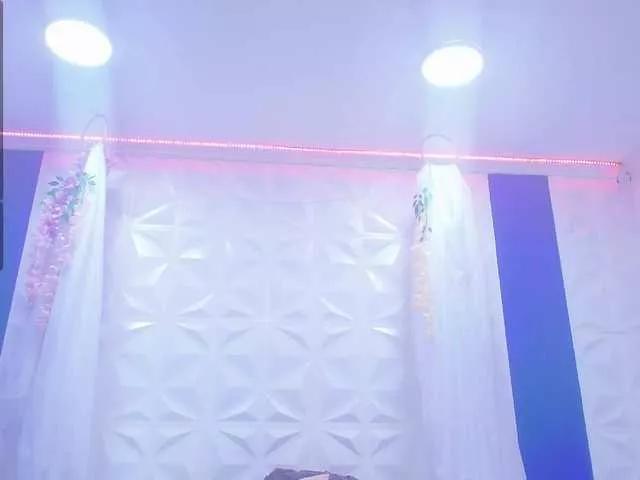 misshoney1 from BongaCams