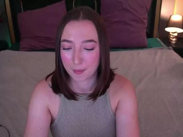 MiuMiow from BongaCams