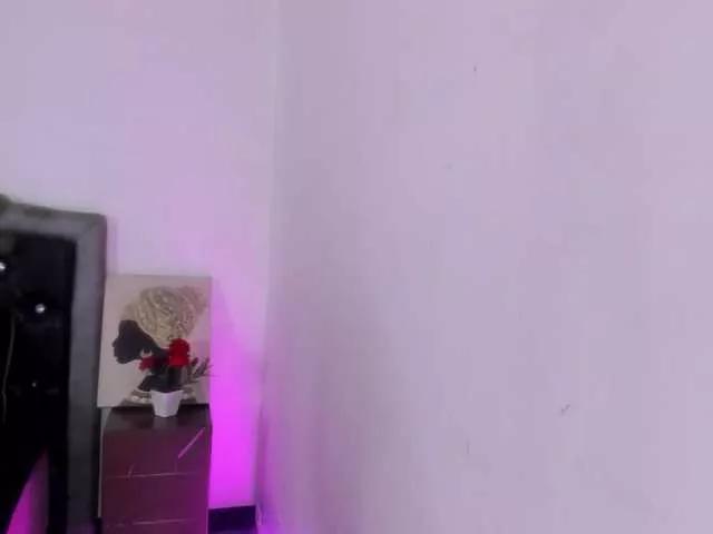 Nikkenyx from BongaCams