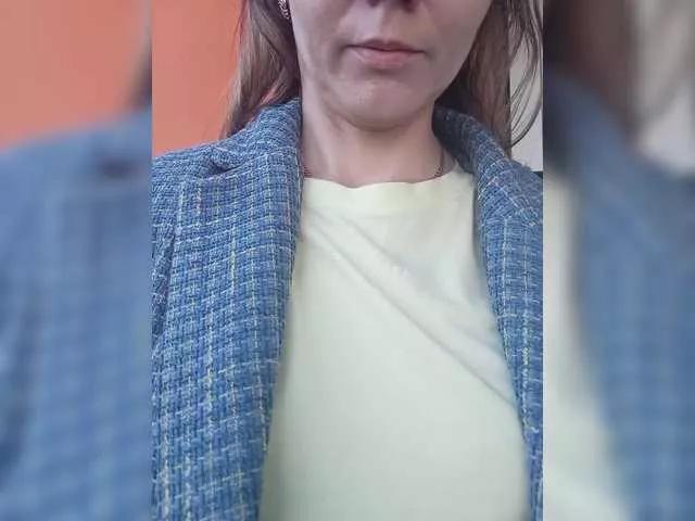 NinonDePeace from BongaCams