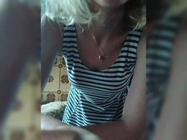 NinonDePeace from BongaCams