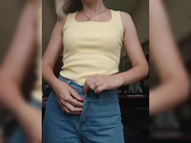 NinonDePeace from BongaCams