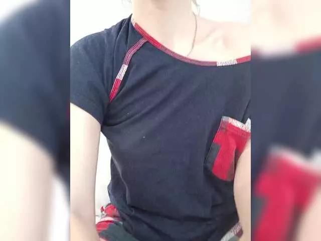 NinonDePeace from BongaCams