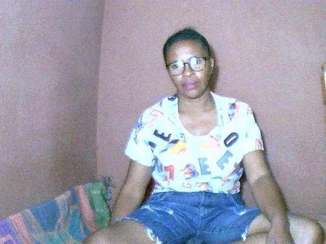 Nirinah2710 from BongaCams