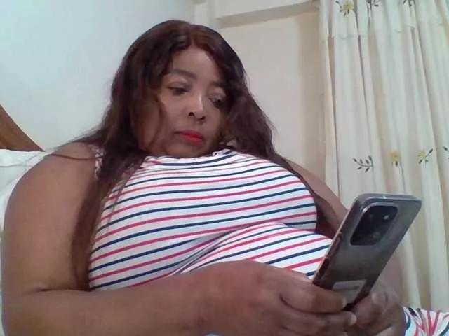 pussylips53 from BongaCams