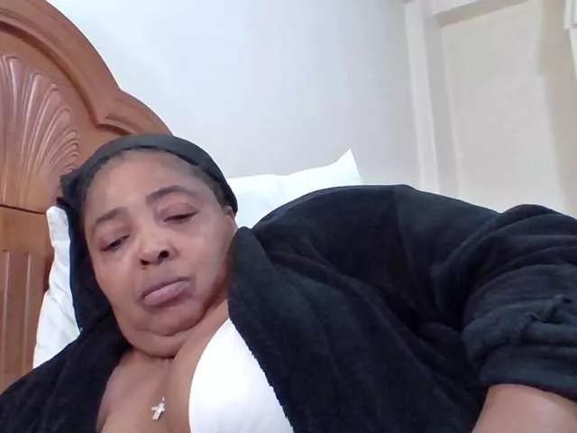 pussylips53 from BongaCams